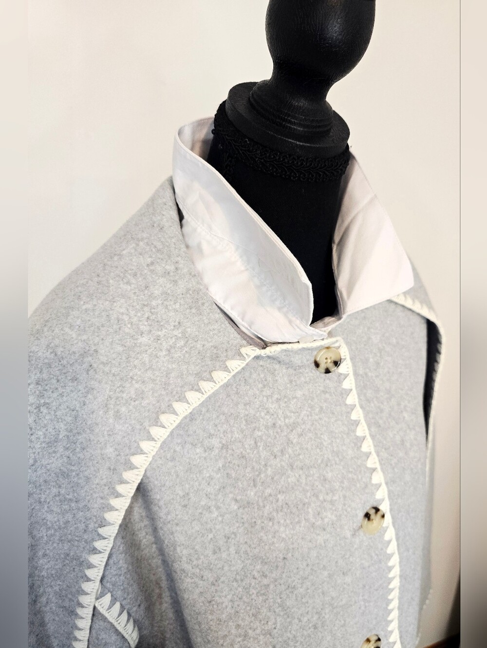 Marc New York Andrew Marc Gray Cape Coat Blanket Jacket Whipstitch Quiet Luxury - Picture 5 of 12